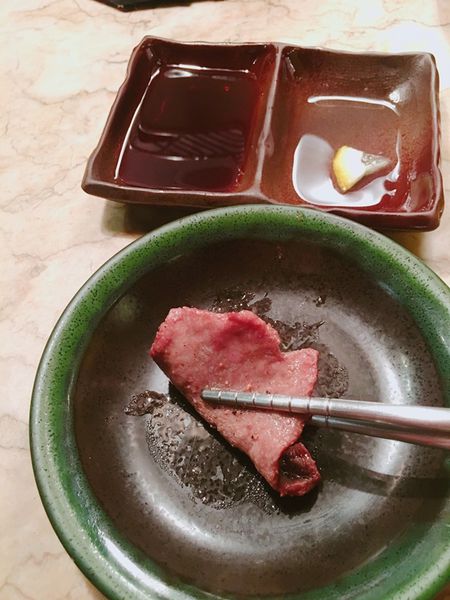 炭火燒肉－東京美食、東京上野燒烤【超厚】和牛油花分布均勻
