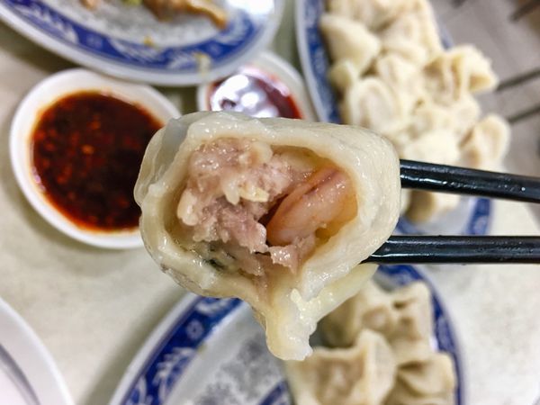 【台中東勢麵食】東豐鐵馬道美食筆記：總是客滿的盛東餃子館！