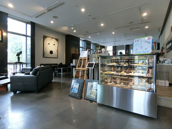 【台中西區畫廊】隱藏在勤美綠園道的咖啡畫室~GSR藝術空間