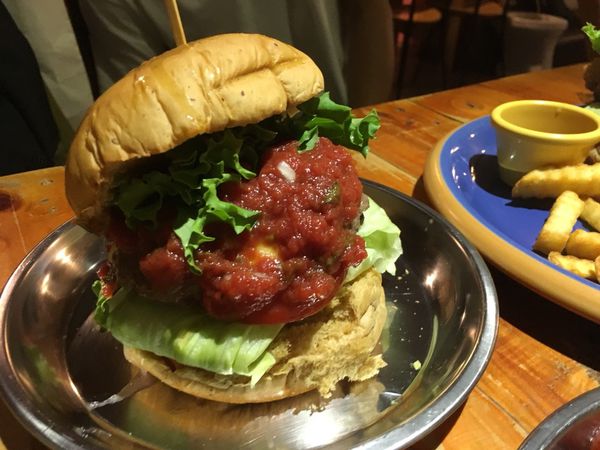 【台中逢甲餐廳】Lettuce雷特斯美式漢堡~十層超厚牛肉誰要一起來挑戰！！