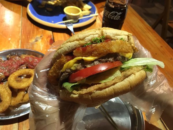 【台中逢甲餐廳】Lettuce雷特斯美式漢堡~十層超厚牛肉誰要一起來挑戰！！