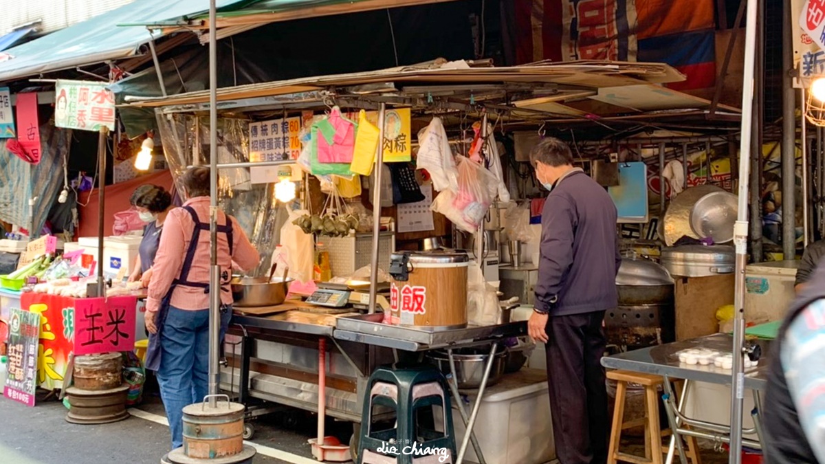台中第三市場美食分享，肉粽、油飯、白菜滷。