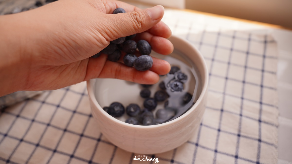 吃不完的藍莓，也許可以讓它有新的去處~做成果醬，抹吐司、配優格都很棒。