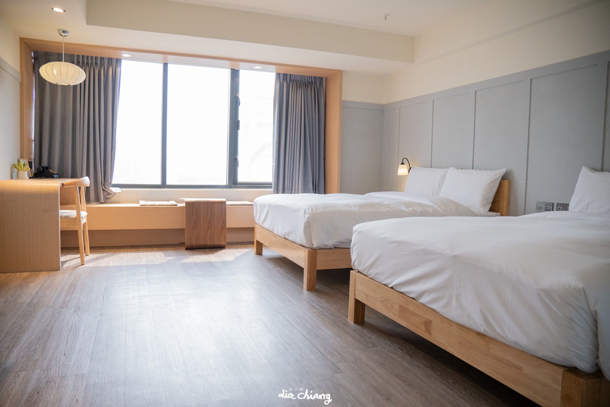 台中火車站前飯店推薦『葉綠宿 川閱』日式極簡風格，採光極佳寬敞空間的舒適飯店。