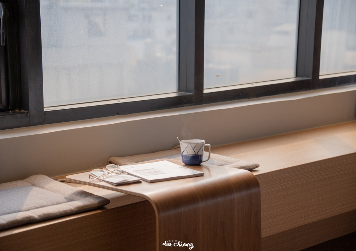 台中火車站前飯店推薦『葉綠宿 川閱』日式極簡風格，採光極佳寬敞空間的舒適飯店。