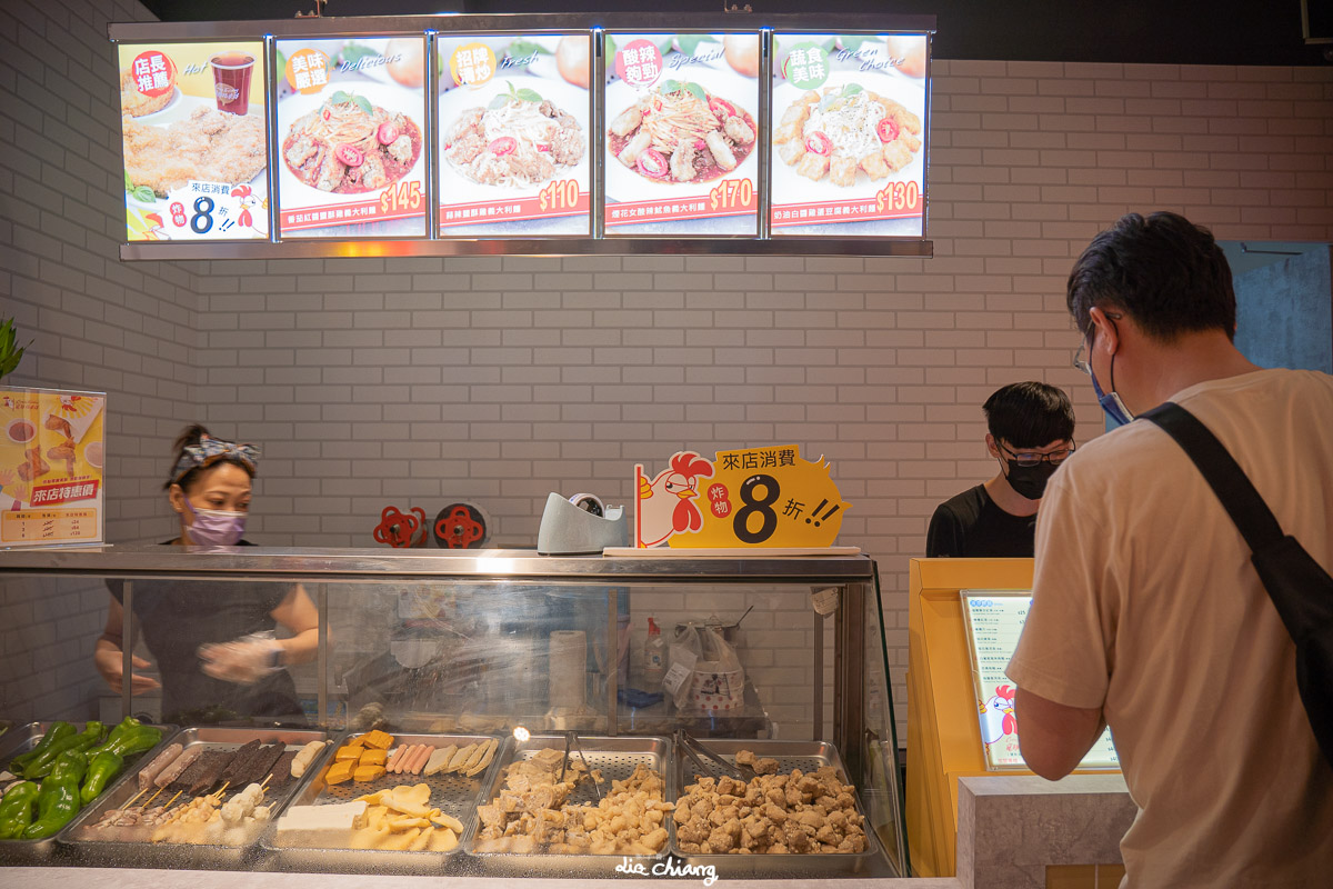 台中南區炸雞店、義大利麵，邊吹冷氣邊等餐，很舒服，窺雞福來得學府店