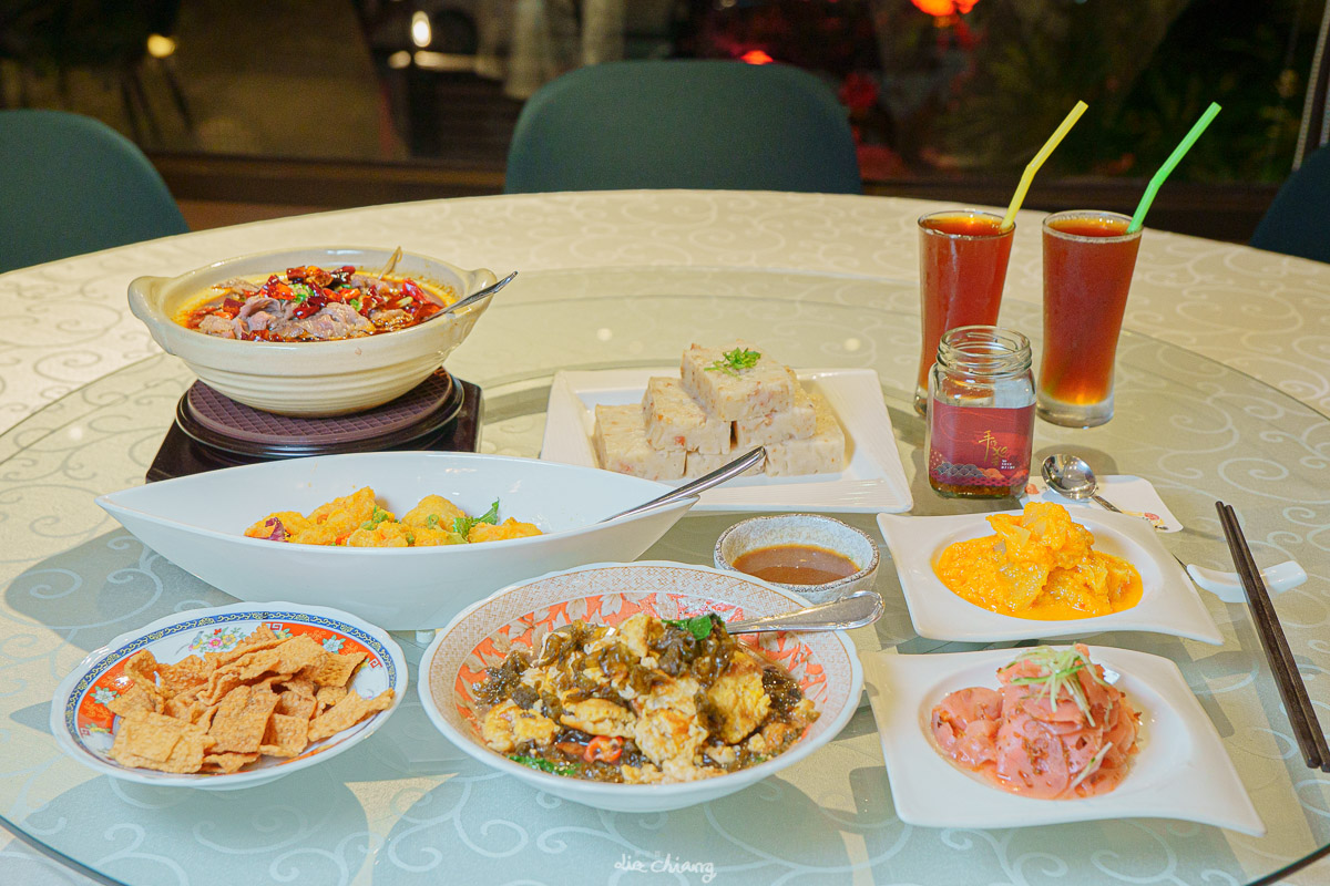 台中西區餐廳-膳馨民間創作料理，創意菜餚2人就能用餐，全新推出水煮牛肉餐點，花椒香味四溢。