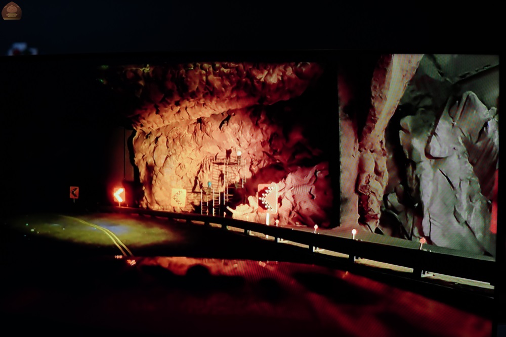 台南市仁德區 初上石-微縮世界，4D體感車穿梭在微縮世界裡，體驗海底隧道、越野車感受。