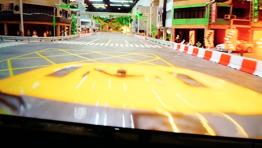 台南市仁德區 初上石-微縮世界，4D體感車穿梭在微縮世界裡，體驗海底隧道、越野車感受。