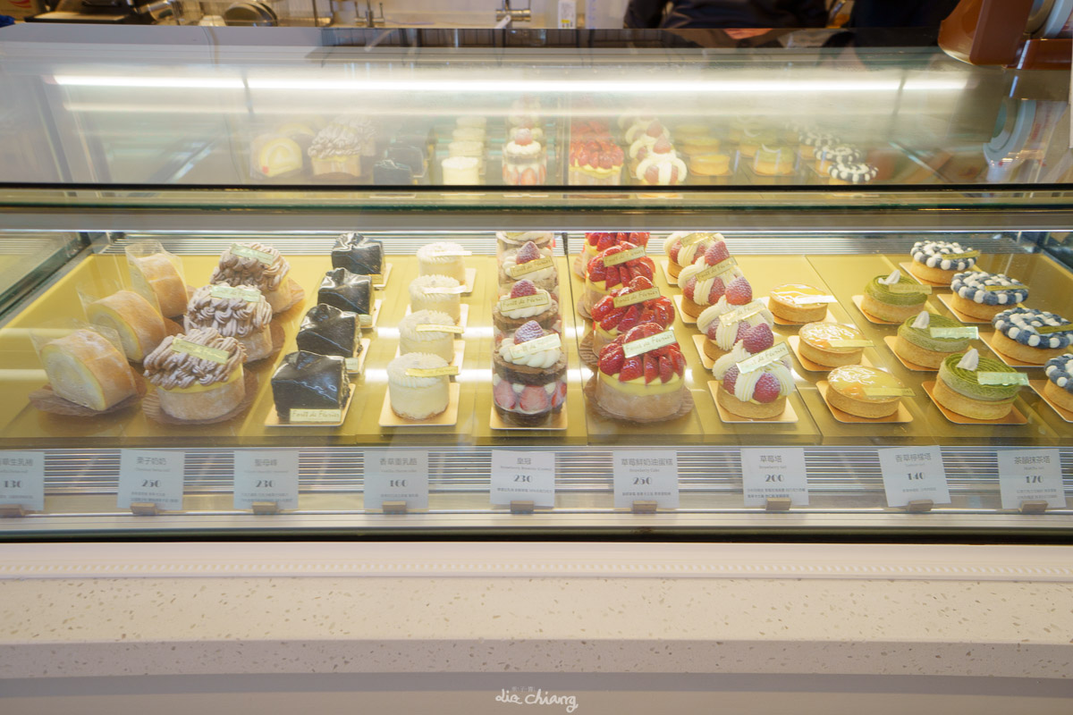 台中烏日甜點店 二月 • 森 甜點工作室，超美的環境附近又好停車，甜點好吃CP值高。