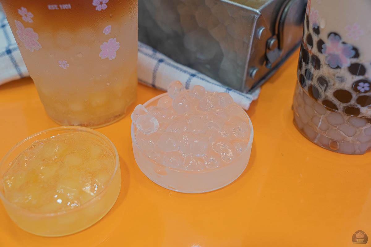 TEA TOP 第一味新品上市『蘋安歐嗨唷』，可愛爽爽貓第一瓶聯名同步介紹分享唷。