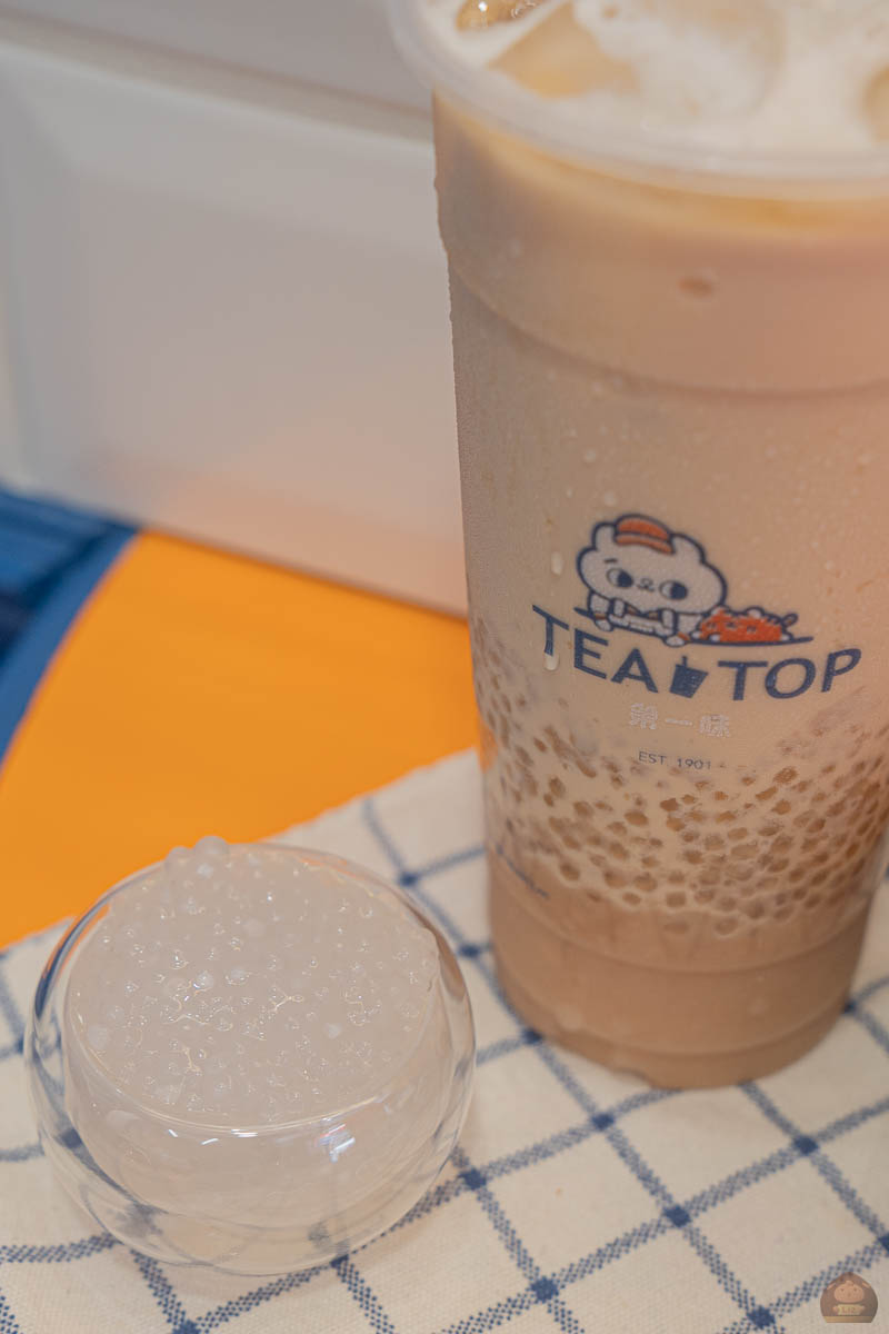 TEA TOP 第一味新品上市『蘋安歐嗨唷』，可愛爽爽貓第一瓶聯名同步介紹分享唷。