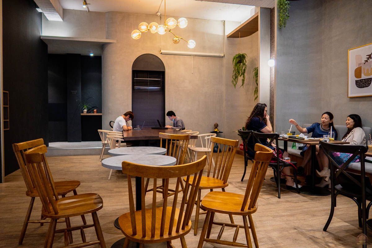 台中南屯區早午餐推薦 Cupoti Cafe 咖波堤早午餐，室內環境寬敞舒適，餐點很美味栗子很喜歡。