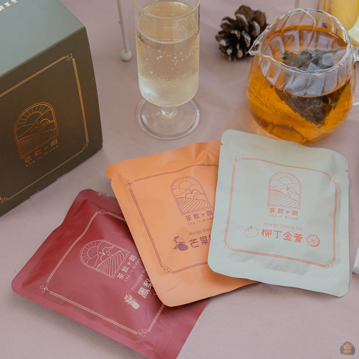 茶飲•朗＿三角立體茶包，結合水果乾品出純粹風味的台灣水果茶。