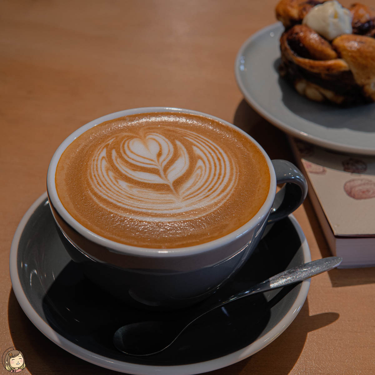 台中下午茶推薦，PEACOCKS COFFEE 孔雀咖啡-小清新風格，店內許多植栽氣氛佳。