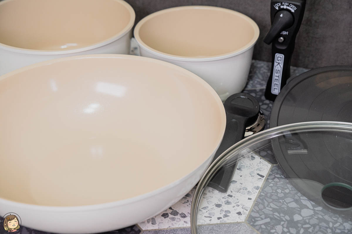 超美疊疊鍋－美國GK·STEEL可拆式星鑽陶瓷不沾3鍋8件組，環保鍋可拆式把手收納更方便。