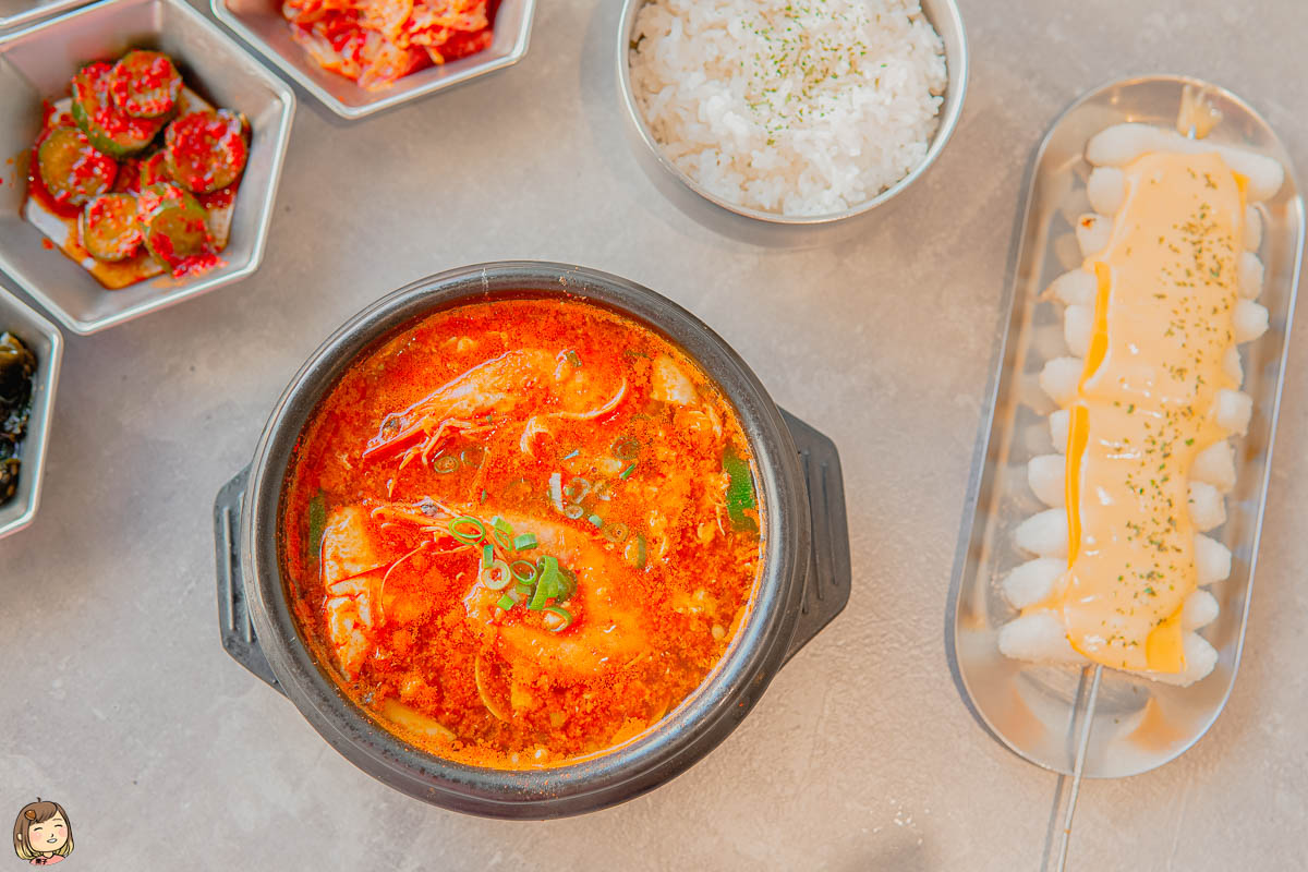 台中韓式料理推薦 掰哩掰哩，6樣小菜吃到飽，經濟實惠價格推薦給小資族、姊妹聚餐、聚會享用唷。