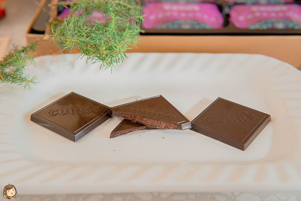 宅配甜點推薦 妮娜巧克力，累積獎牌134面的妮娜巧克力，新品開箱及分享幾款我很喜歡的口味-cona's妮娜巧克力