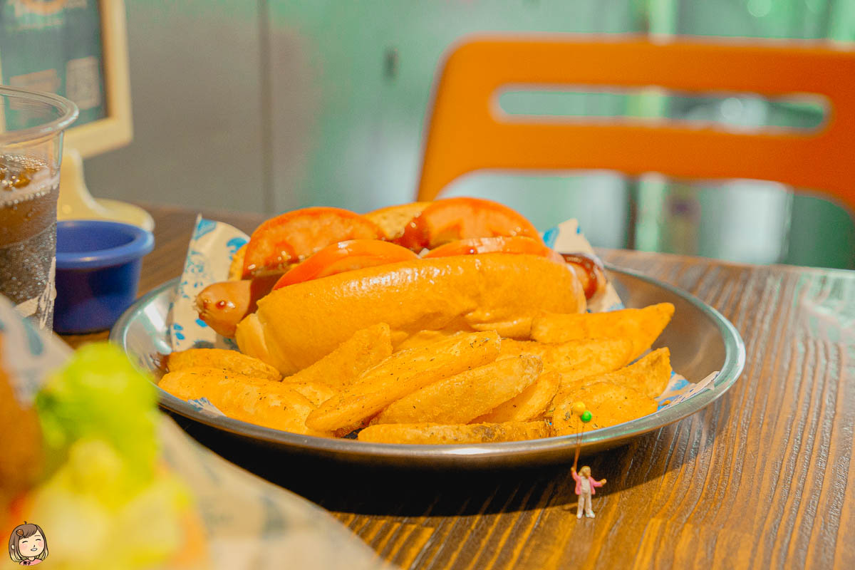 台中西區美式漢堡店 堡彪專業美式漢堡，超巨大漢堡還有飲料暢飲服務，推薦大食量族群來享用。