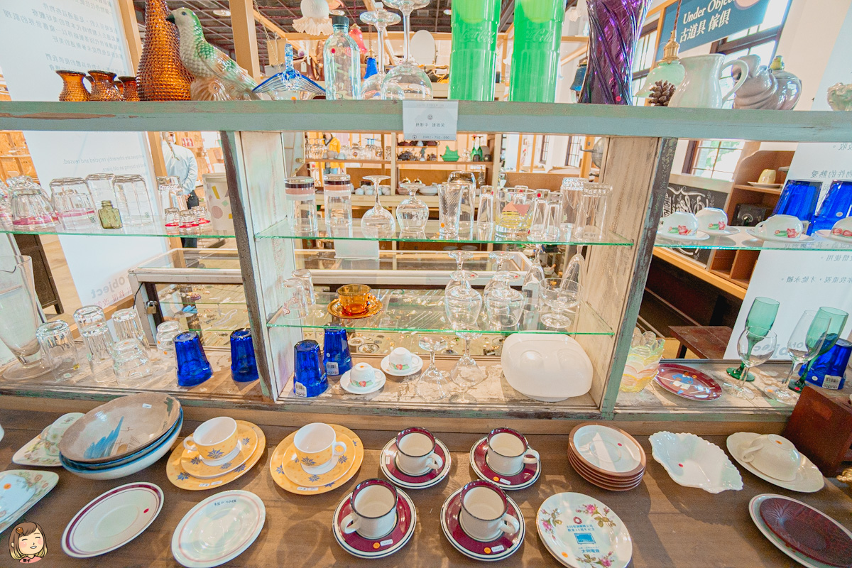 台中東區Under Object 古道具傢俱，店內有二手古董家具、老家具可以逛逛，還有復古碗盤等可選購。