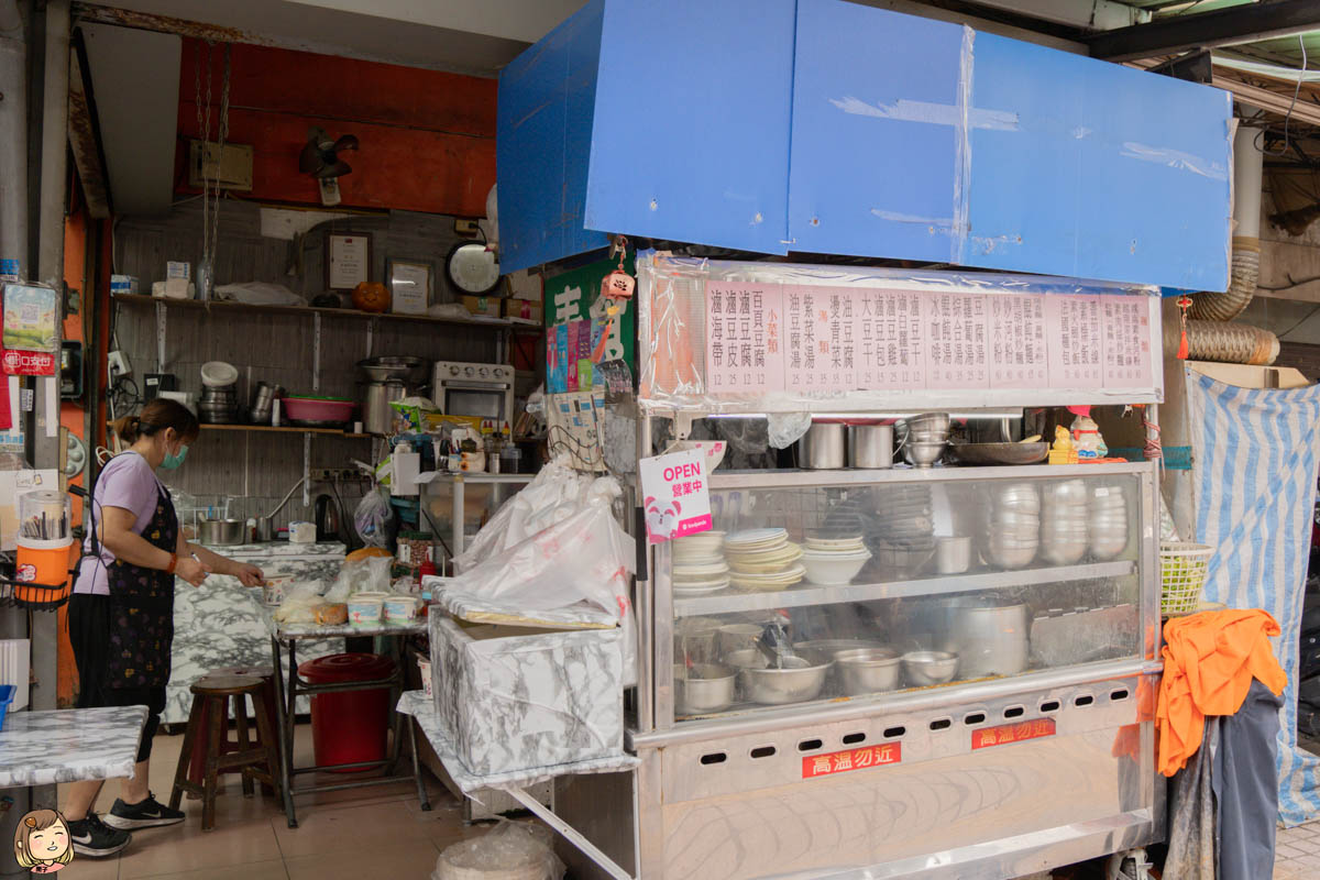 隱身在市場巷弄的越南料理店，柯越南素食河粉，超人氣南屯市場美食推薦，台中越南料理。