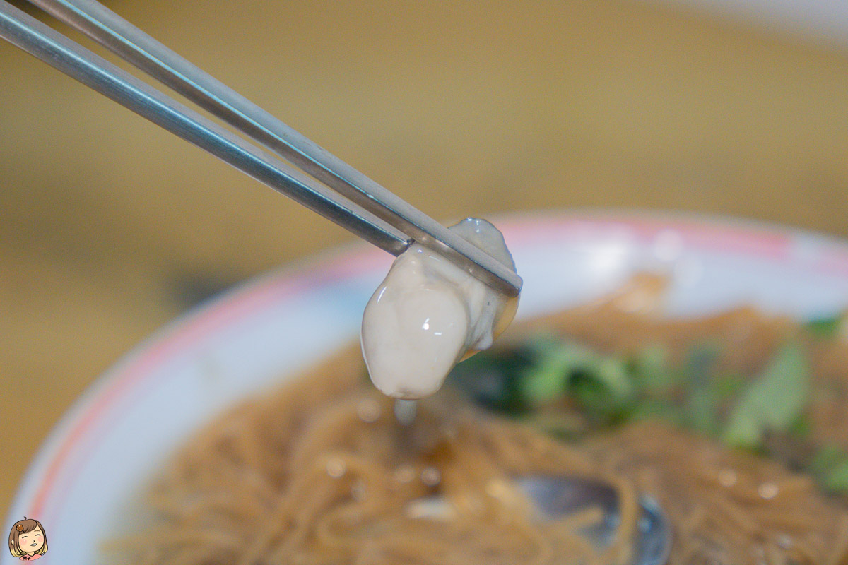 台中第三市場美食推薦，『寶島蚵仔麵線、ㄚ霞古早味臭豆腐』一次介紹兩間南區第三市場美食唷。