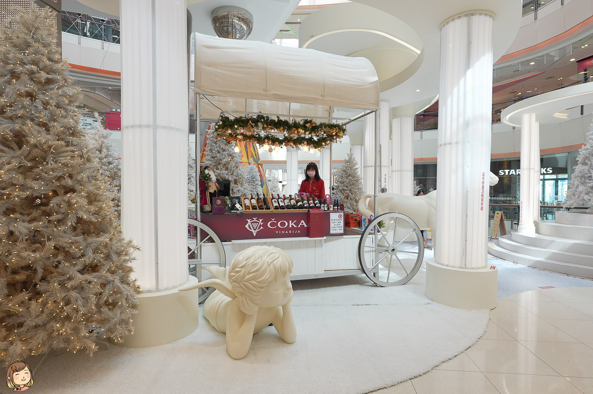 最美室內聖誕裝置藝術，大江購物中心2023聖誕節必拍，桃園逛街推薦全年停車免費。