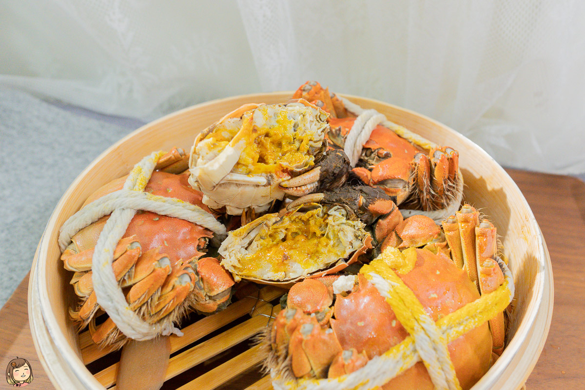 大閘蟹的季節來了！就是愛海鮮超鮮甜大閘蟹『活體』宅配到家，死蟹包換服務讓人好安心。