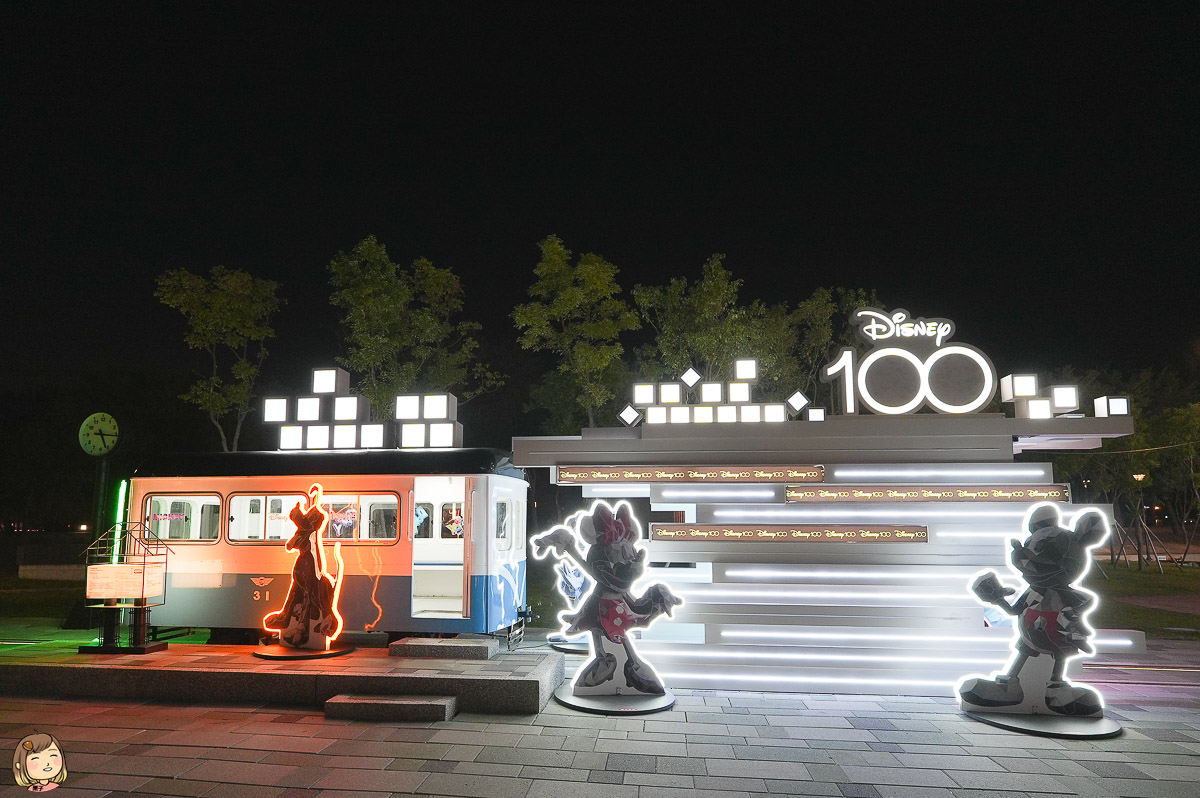 LaLaport台中店，迪士尼100周年主題燈飾造景活動開跑囉～聖誕燈飾到2024/2/29。
