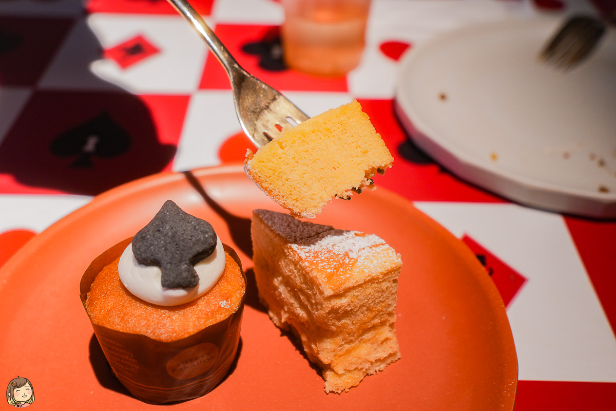 北海道吃到飽餐廳-愛麗絲主題餐廳吃到飽，距離大通站步行僅1分鐘，超美內裝、美食大公開。