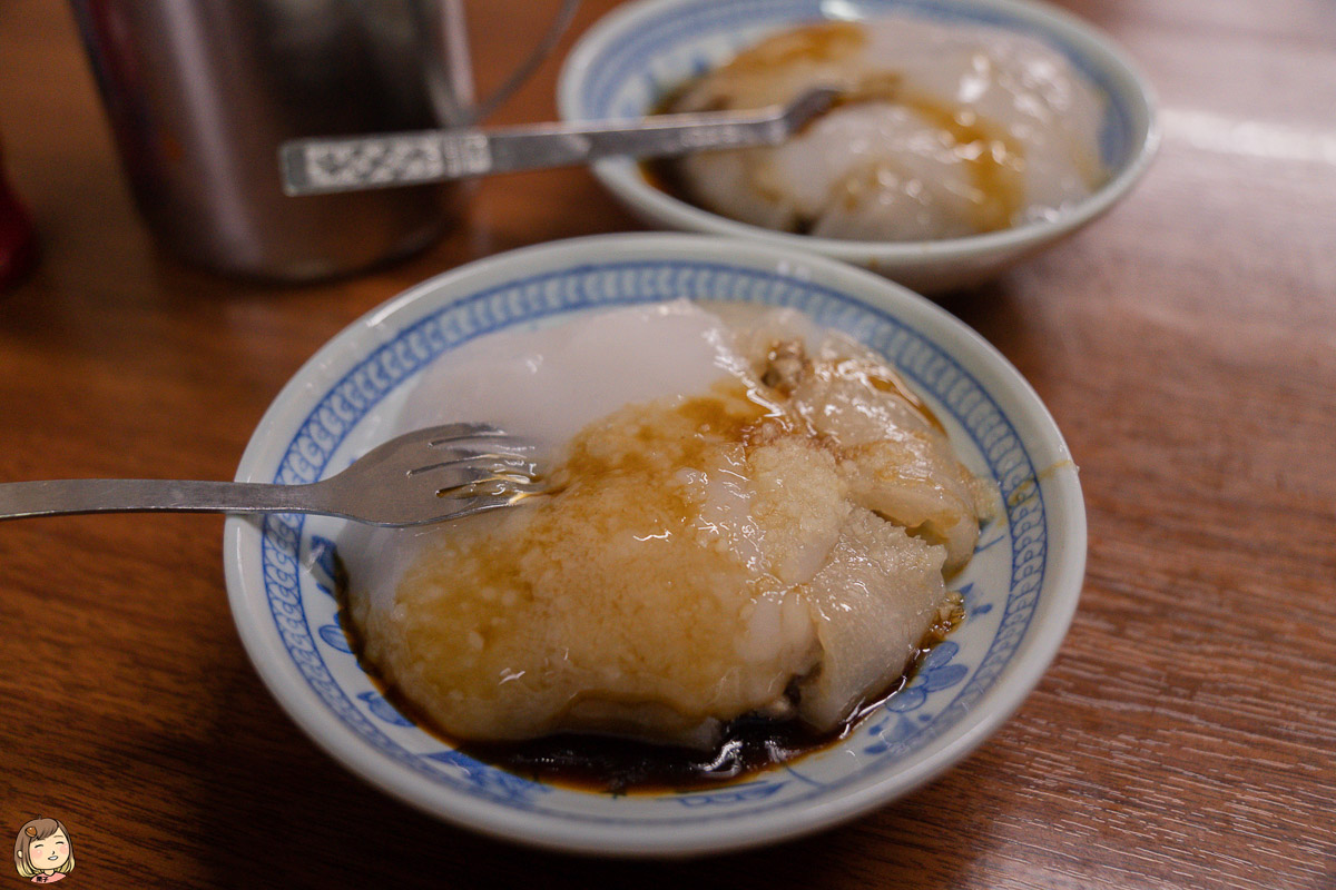 南投水里在地人吃的『董家肉圓』肉圓Q彈有勁，還有免費供應大骨湯唷。