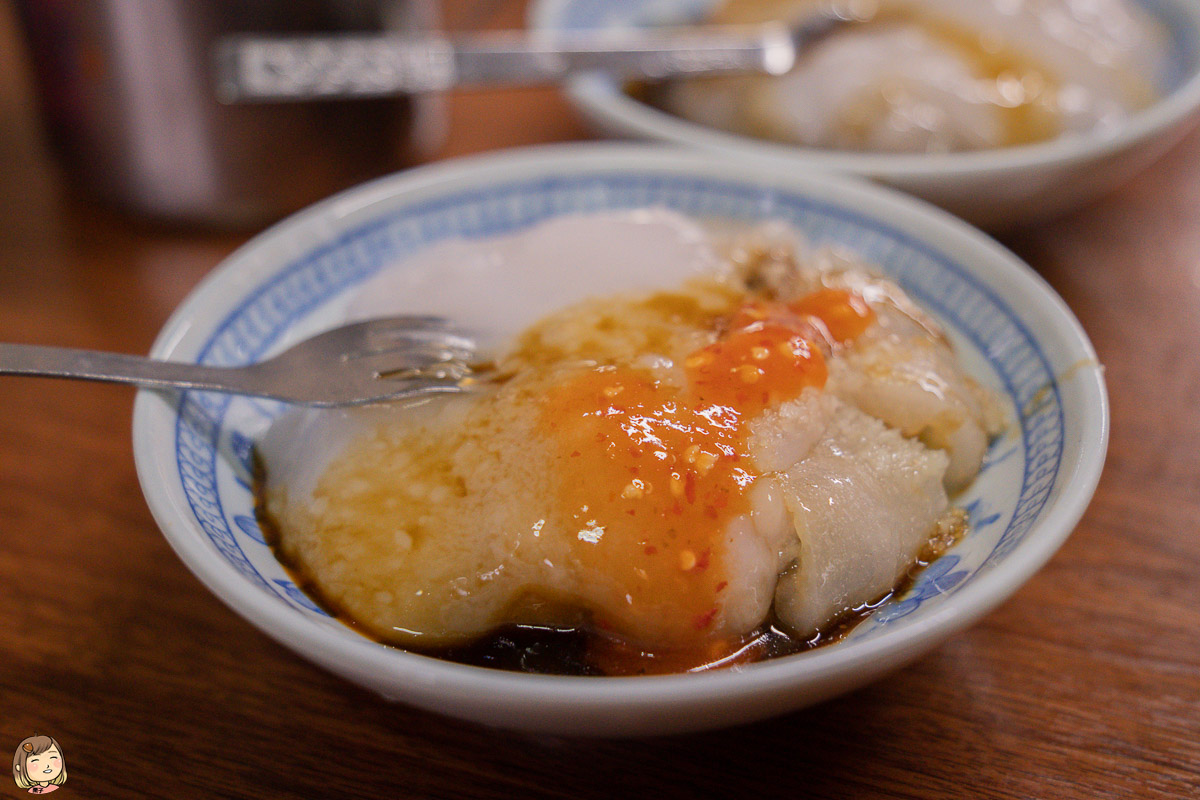 南投水里在地人吃的『董家肉圓』肉圓Q彈有勁，還有免費供應大骨湯唷。