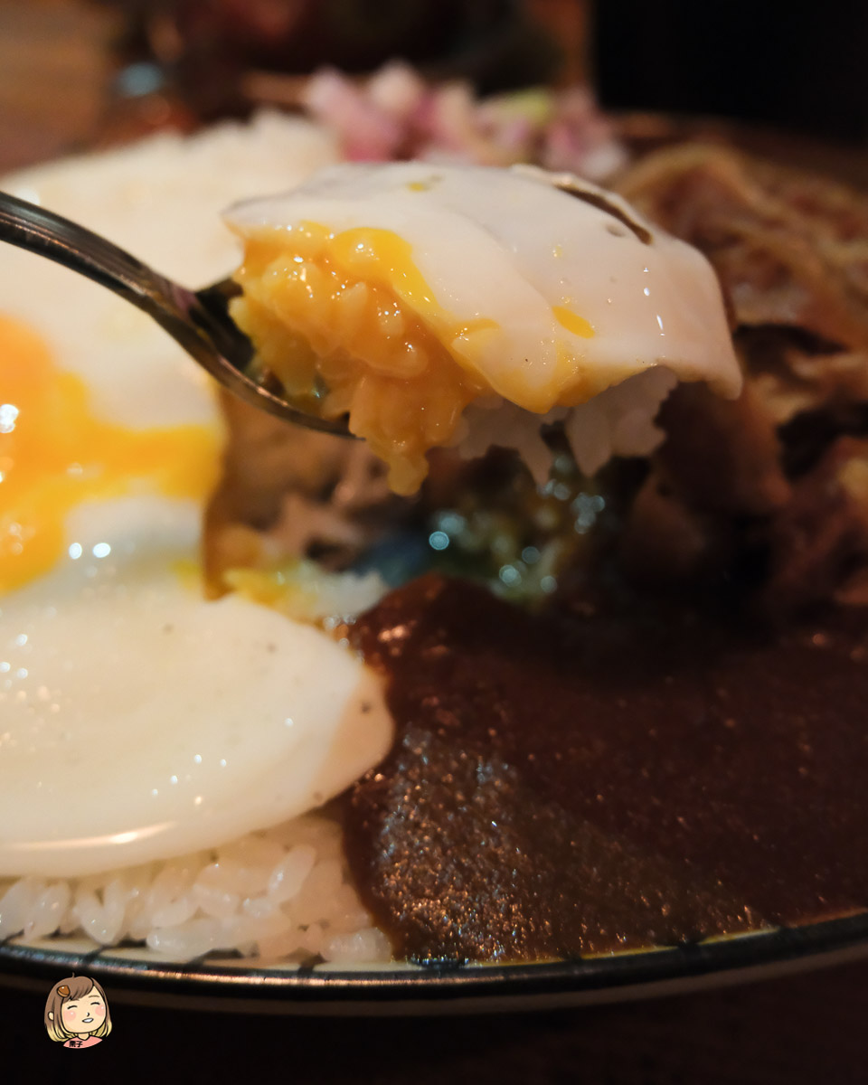 台中中區美食『小次男咖哩所』質感系咖哩飯還可以免費續加飯！