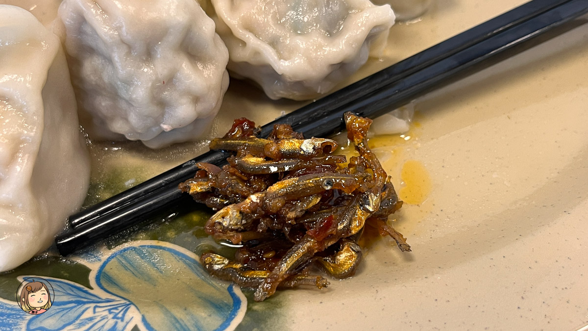台中南區家香餃子館｜隱藏版特色口味！皮蛋豬肉水餃＋小魚乾辣醬驚喜推薦