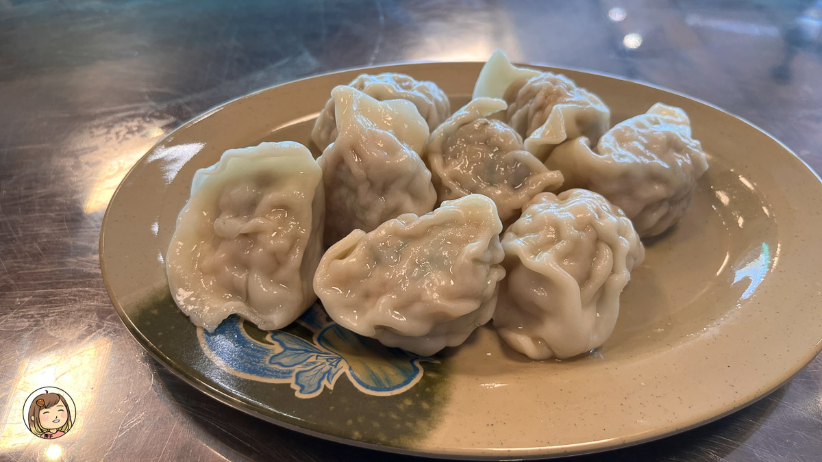 台中南區家香餃子館｜隱藏版特色口味！皮蛋豬肉水餃＋小魚乾辣醬驚喜推薦