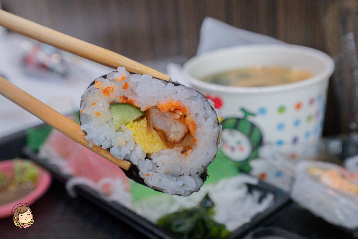 阿裕壽司｜在地人激推的平價壽司店，招牌花壽司、生魚片、味噌湯通通吃得到！
