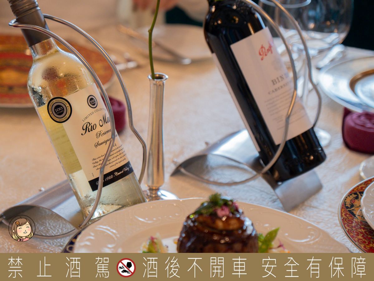 麗星郵輪探索星號｜星宴餐廳高級牛排 × 海景沙發座位，享受一場味蕾與視覺的雙重饗宴！