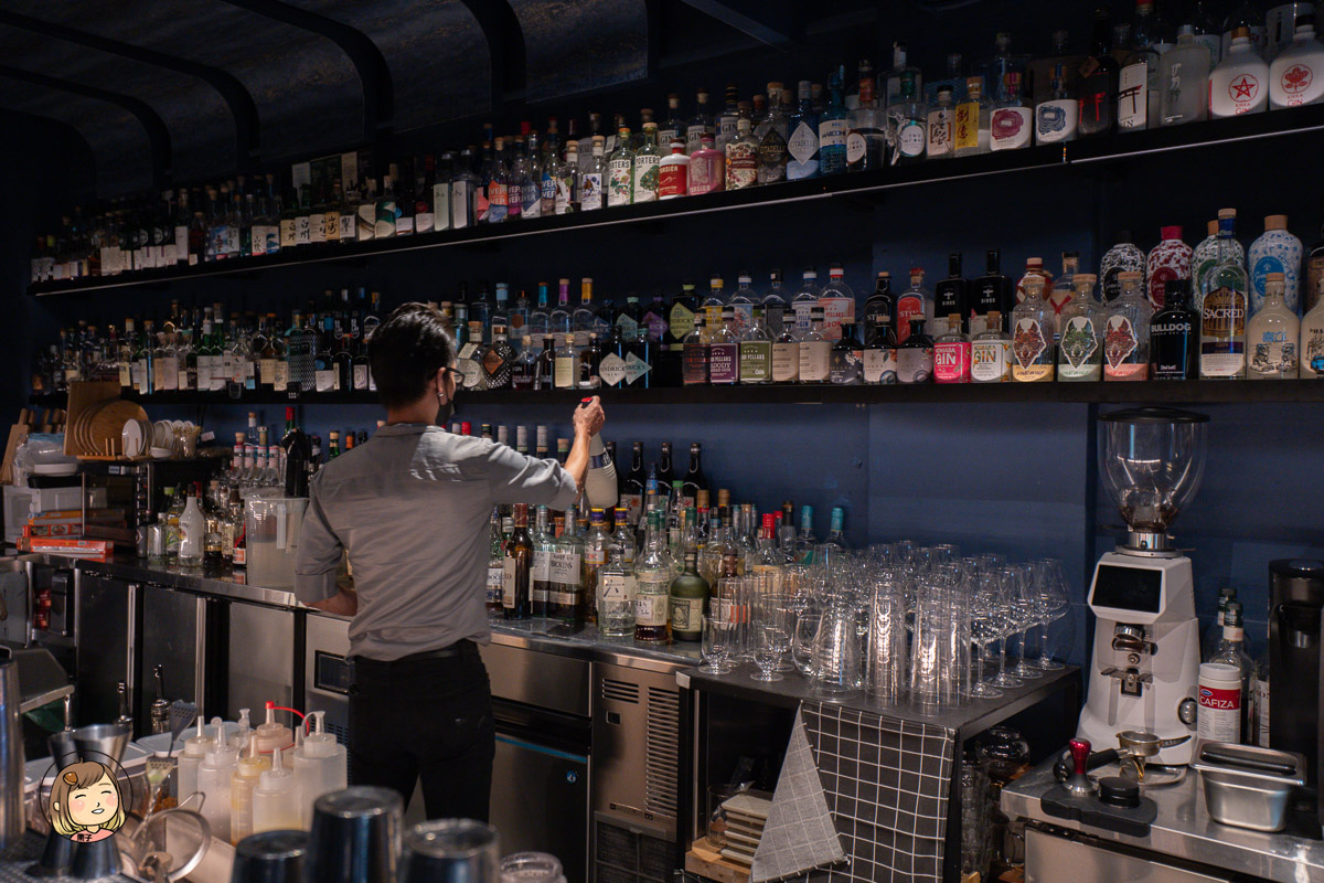 【台北西門町酒吧推薦】ONCE Cafe&Bar 無心戒酒互助會 - 西寧分會｜白天咖啡廳 × 夜晚微醺吧