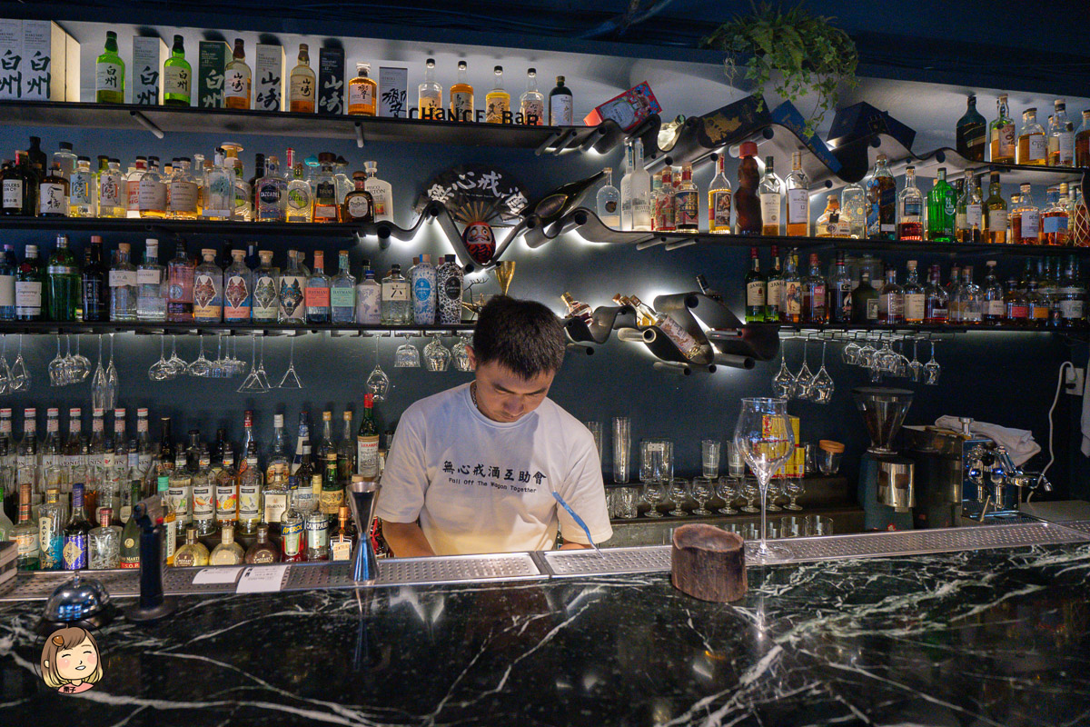 台北西門町酒吧推薦｜Chance Cafe & Bar 勸世吧 無心戒酒互助會 - 成都分會，微醺酒館