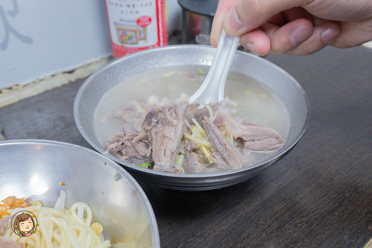 中壢美食推薦|老巷小館:藏身街角的古早味小吃,每回來都必點豬頭肉+乾油麵! 中壢美食推薦|老巷小館:藏身街角的古早味小吃,每回來都必點豬頭肉+乾油麵!