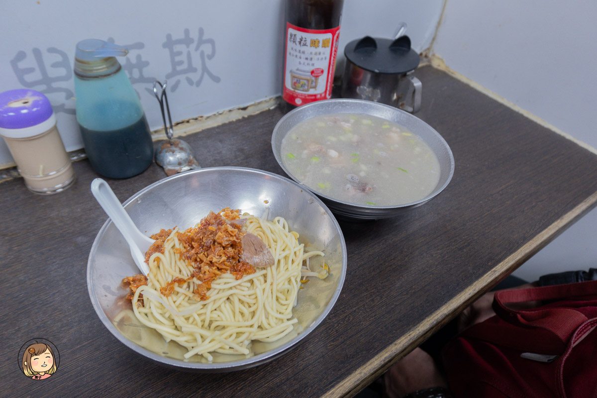 中壢美食推薦|老巷小館:藏身街角的古早味小吃,每回來都必點豬頭肉+乾油麵! 中壢美食推薦|老巷小館:藏身街角的古早味小吃,每回來都必點豬頭肉+乾油麵!