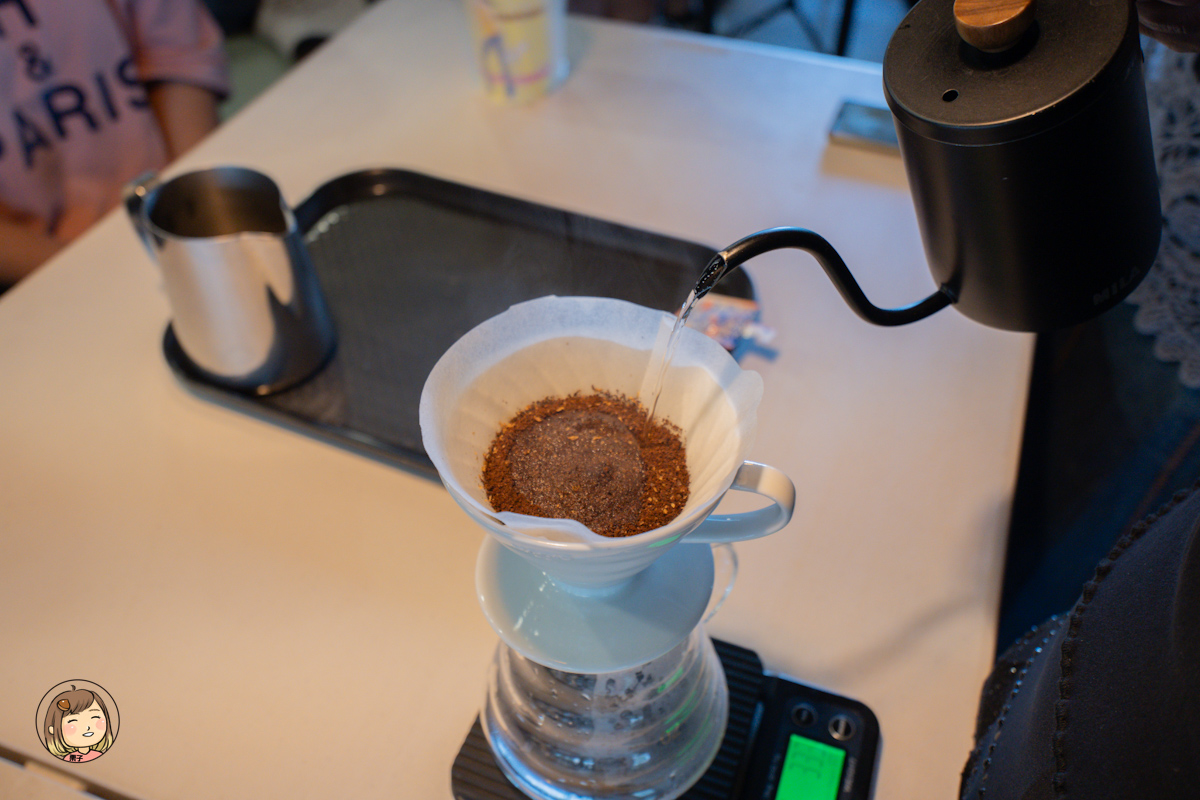 南投親子行程推薦｜小力歐親子館：真柏小品 DIY 盆栽 × 手沖咖啡 × 室內草地放電