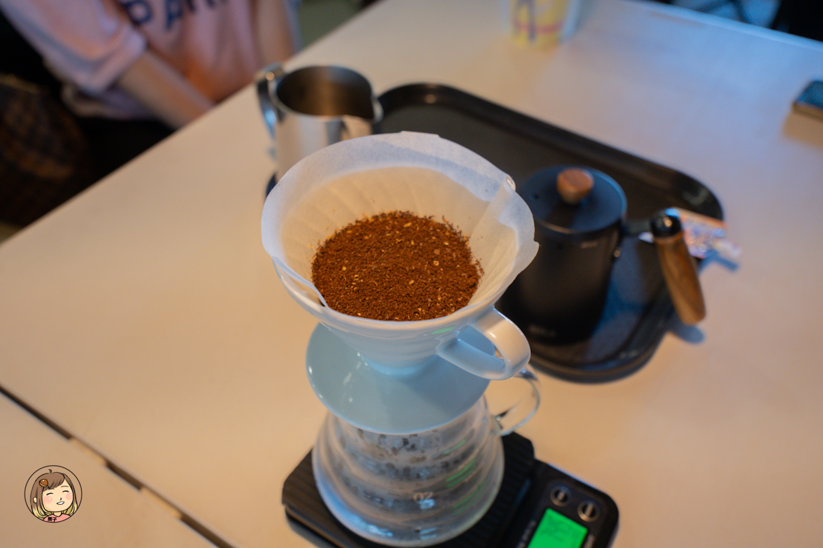 南投親子行程推薦｜小力歐親子館：真柏小品 DIY 盆栽 × 手沖咖啡 × 室內草地放電