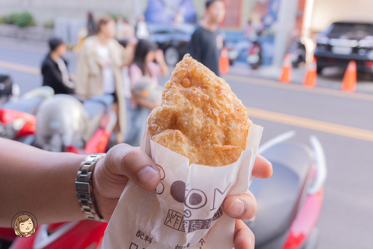 豐原廟東夜市必吃｜BooM炸蛋蔥油餅：半熟蛋爆漿的銅板美食