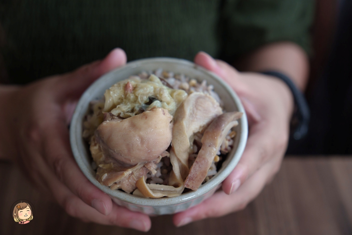 冬天必囤的濃郁系暖湯！愛上新鮮X聖凱師《胡椒豬肚雞雙寶》開箱試吃：白胡椒香濃回甘、全家都愛喝