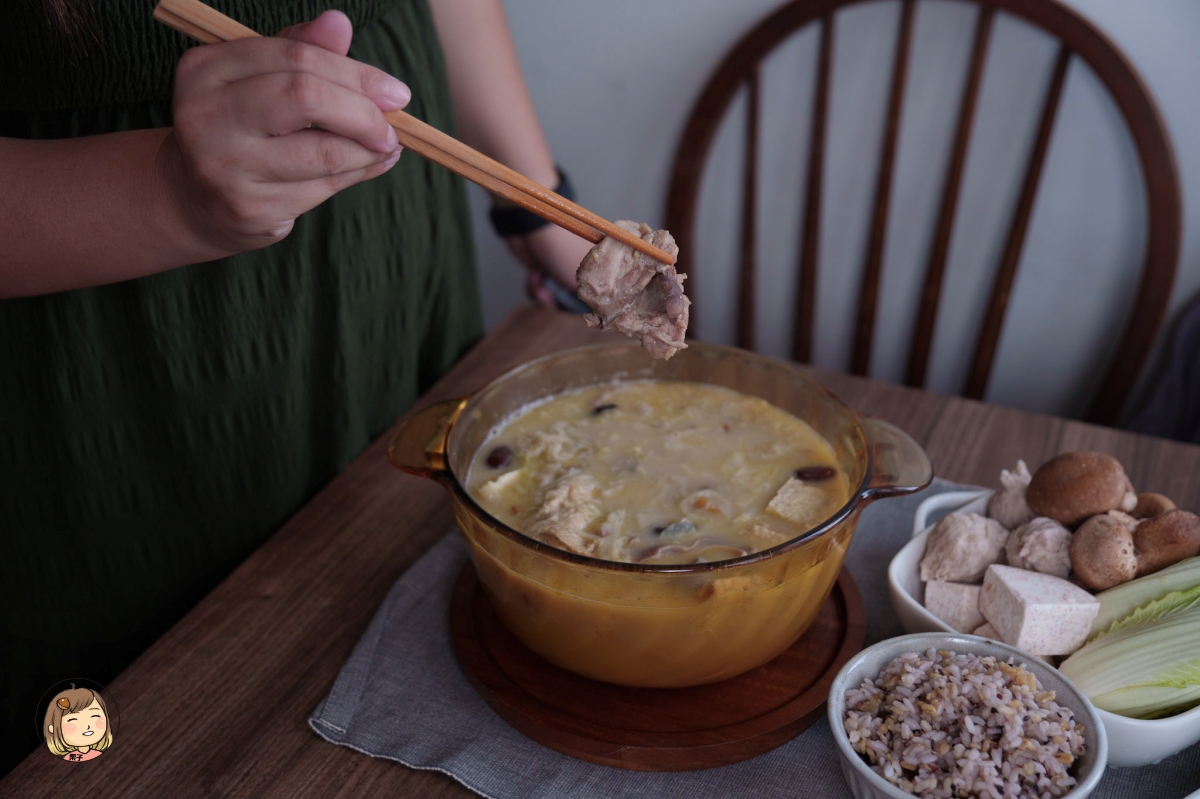 冬天必囤的濃郁系暖湯！愛上新鮮X聖凱師《胡椒豬肚雞雙寶》開箱試吃：白胡椒香濃回甘、全家都愛喝