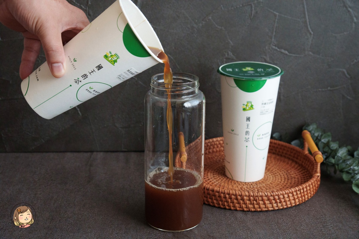 暖心又大杯！台中「國王的茶-西屯重慶店」：冬日飲品神隊友，熟客都愛的高顏值好店！