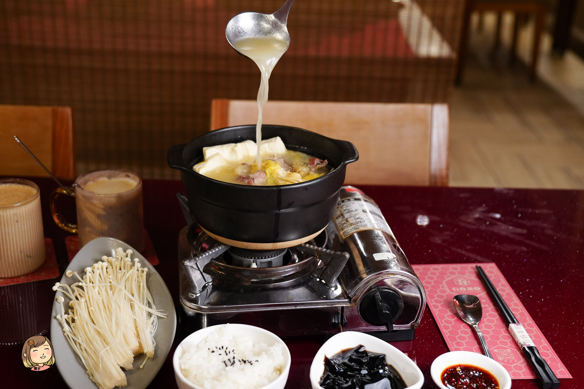 【台中食記】有春茶館：找回記憶中的古早味，一場關於「台式美學」的時光味蕾旅行｜新年必吃炸年糕、陶鍋濃白雞湯年味十足。2026年菜預訂中