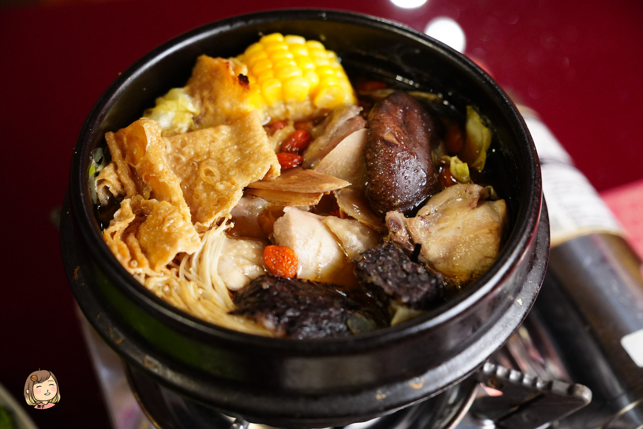 【台中食記】有春茶館：找回記憶中的古早味，一場關於「台式美學」的時光味蕾旅行｜新年必吃炸年糕、陶鍋濃白雞湯年味十足。2026年菜預訂中