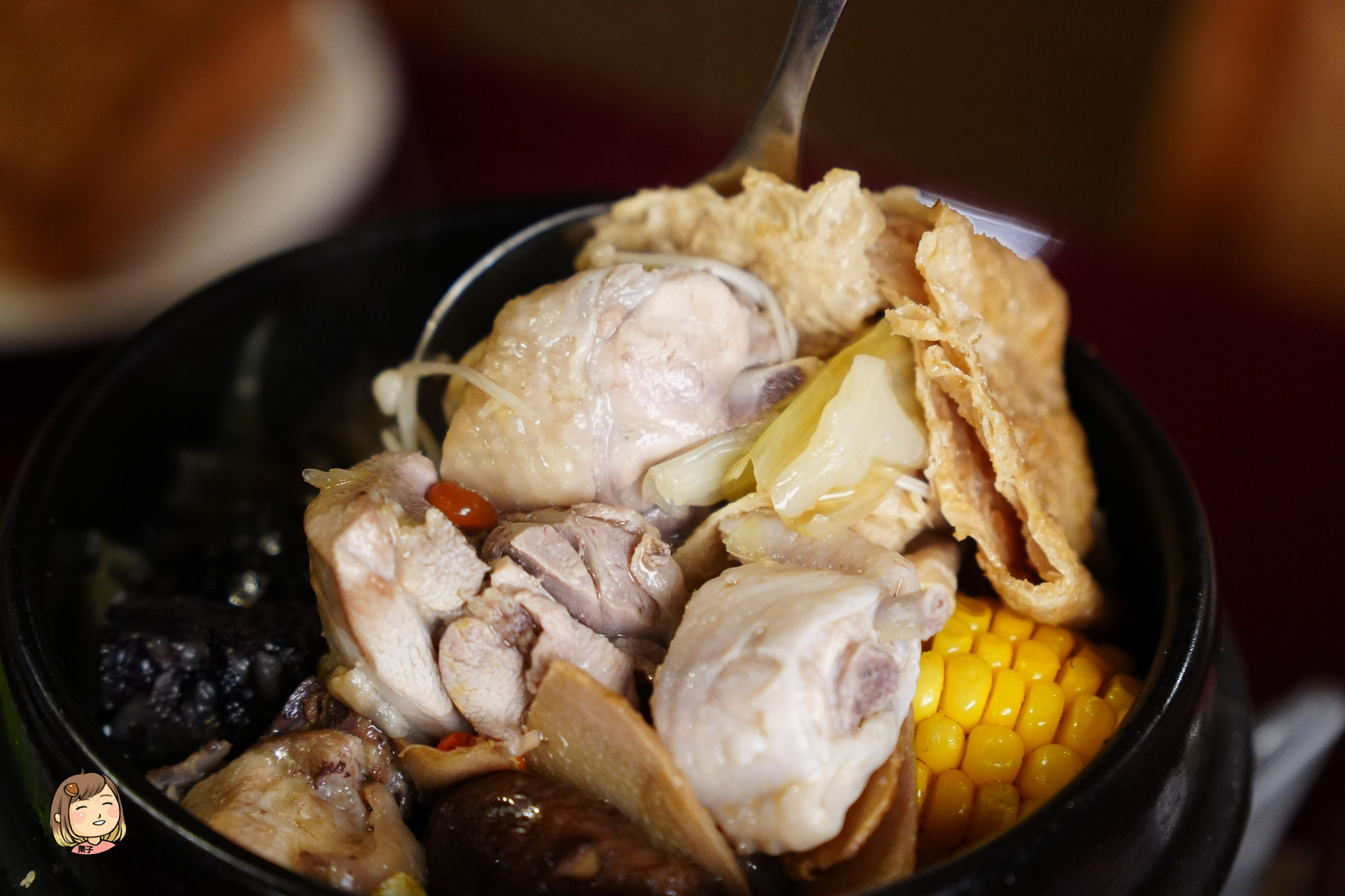 【台中食記】有春茶館：找回記憶中的古早味，一場關於「台式美學」的時光味蕾旅行｜新年必吃炸年糕、陶鍋濃白雞湯年味十足。2026年菜預訂中